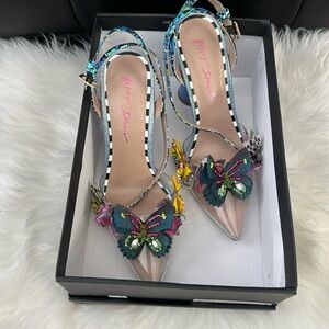 Betsey Johnson size 9 Floral Shoe